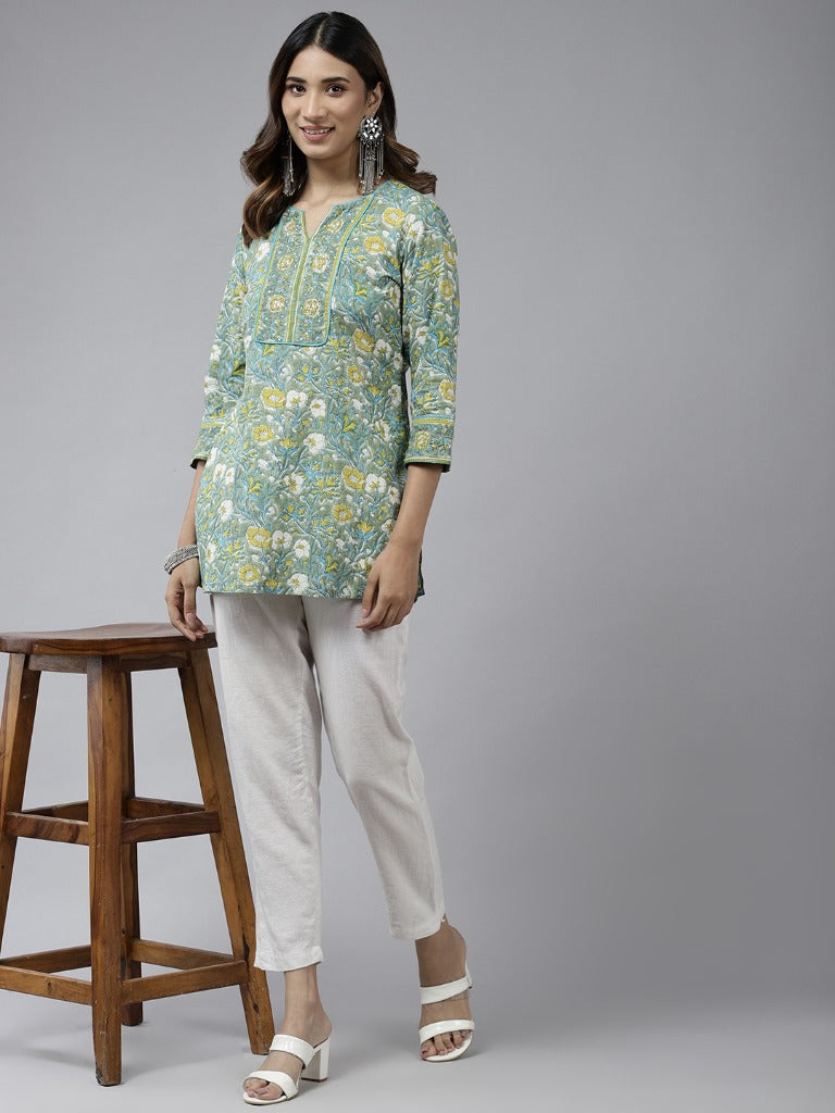 Women Green Floral Printed Pure Cotton Straight Kurti
