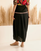 BLACK NOTCH SKIRT