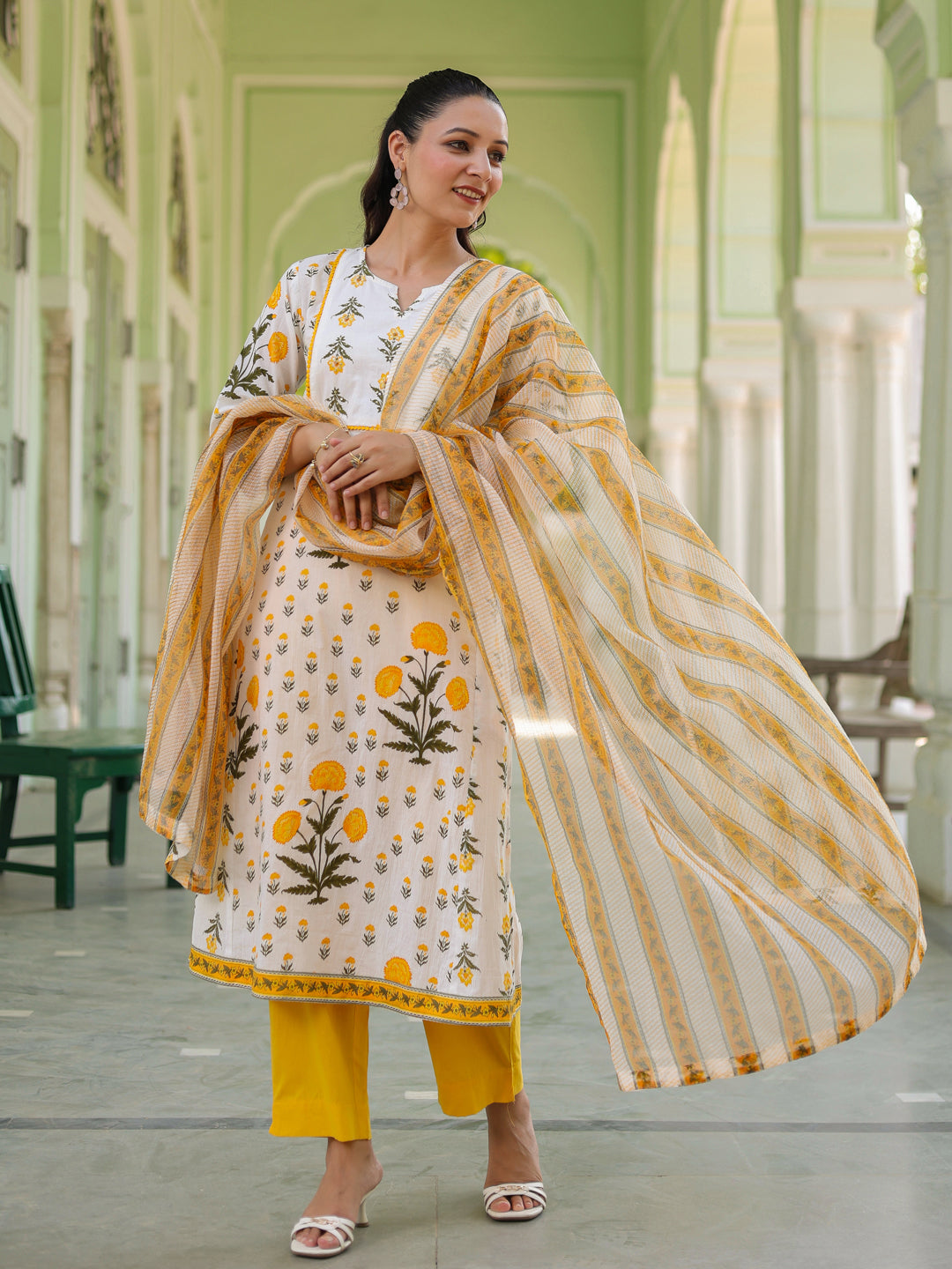Women Floral Printed Regular Pure Cotton Kurta with Trousers & With Dupatta
