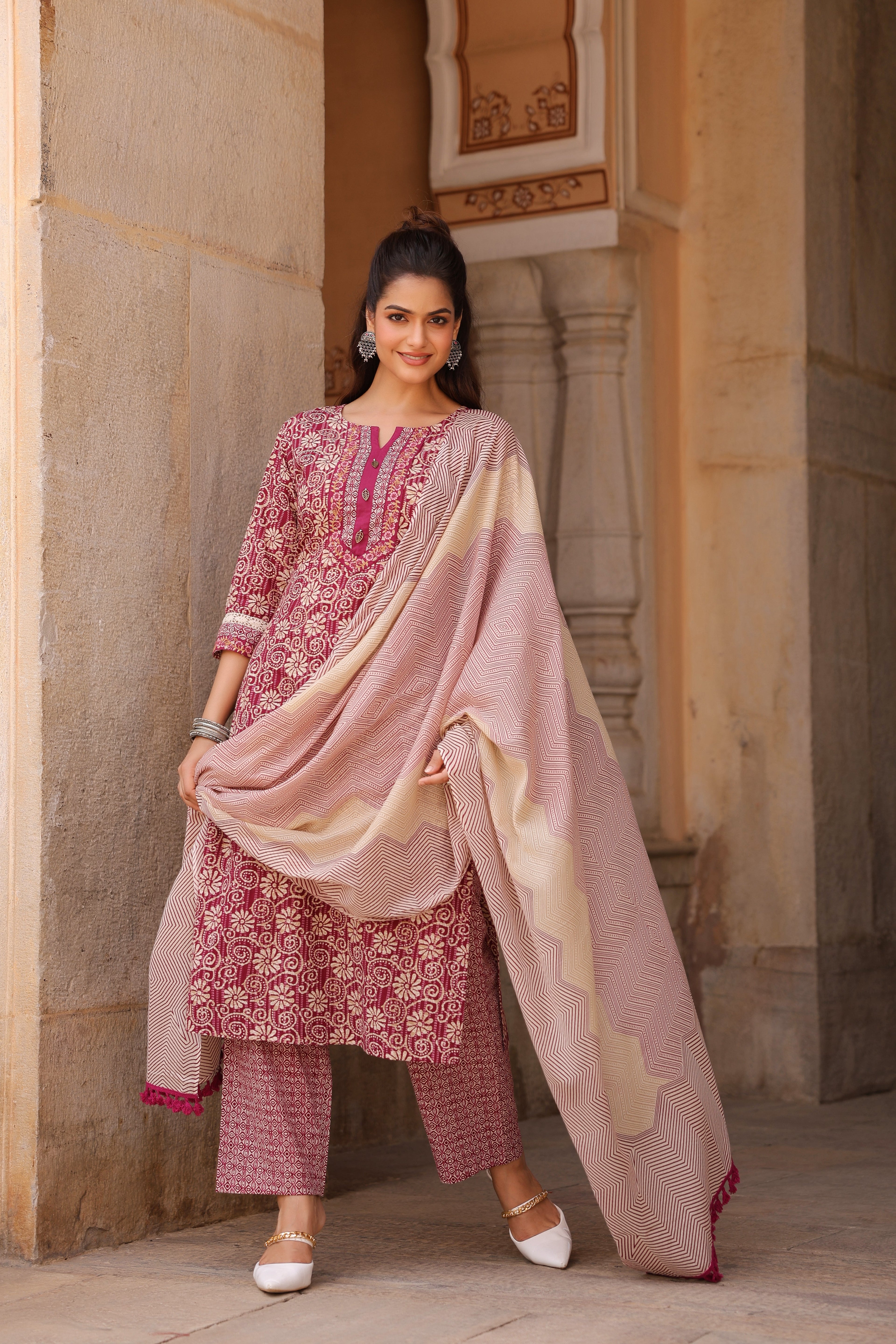 Women Floral Printed Regular Pure Cotton Kurta with Trousers & With Dupatta