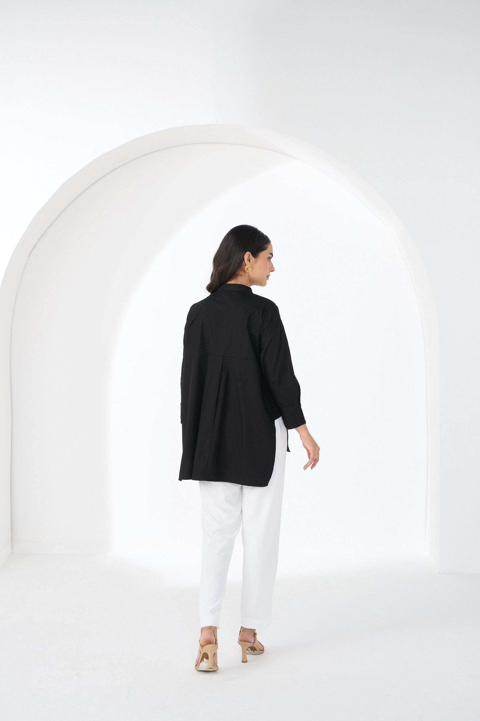 BLACK BUG BREEZE SHIRT