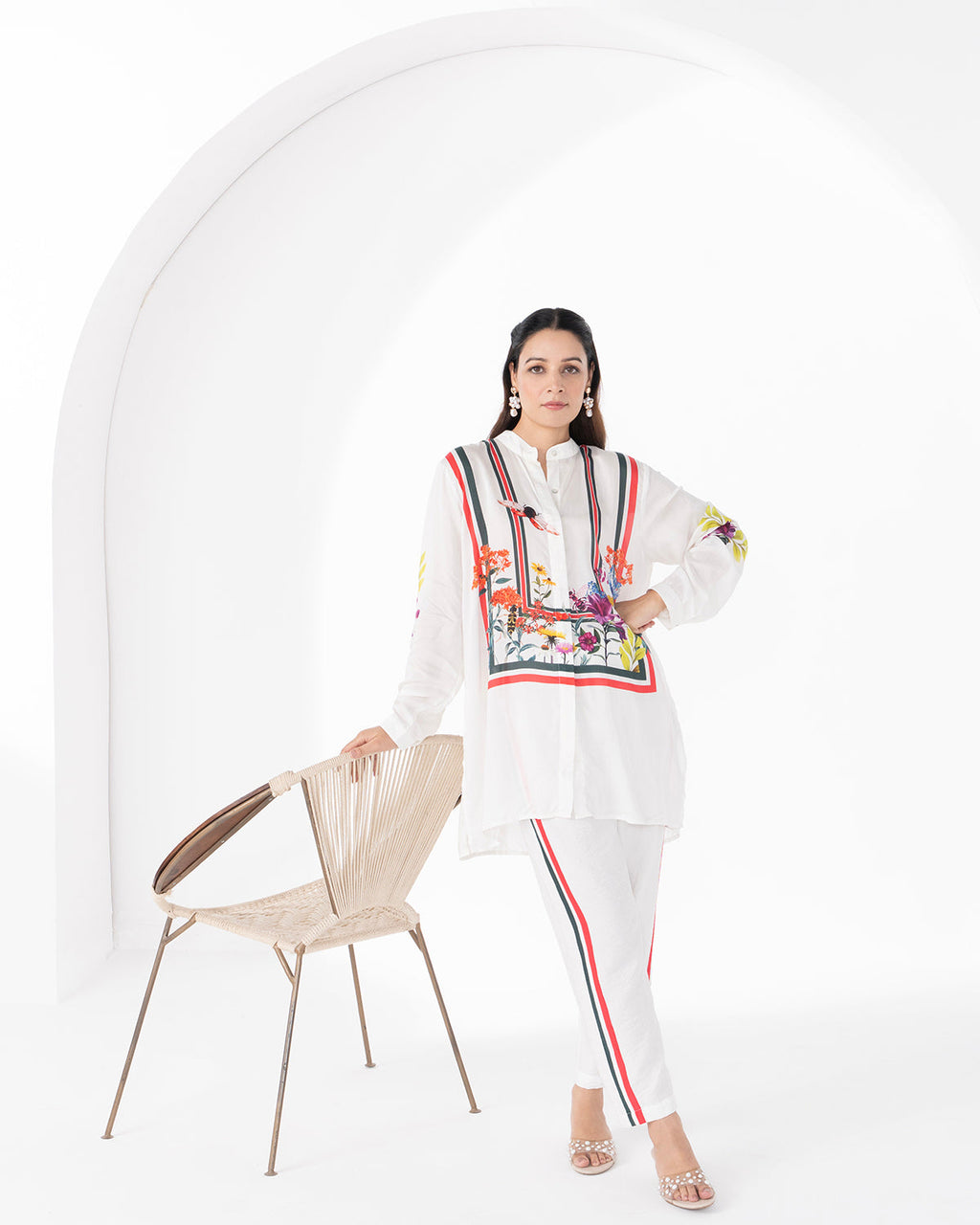 WHITE WEDGE CONCEALED BUTTON SHIRT