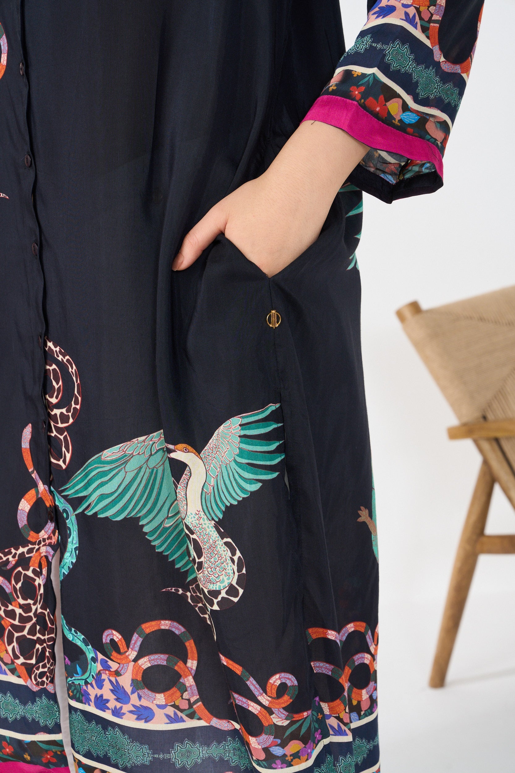 BLACK CAMEO HOPE TUNIC