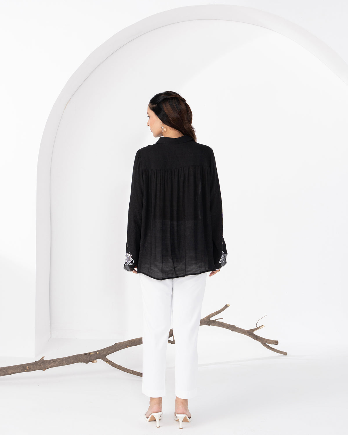 BLACK SPIREA SHIRT