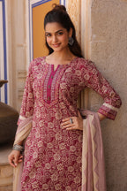 Women Floral Printed Regular Pure Cotton Kurta with Trousers & With Dupatta