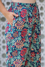 Women Blue Floral Printed Pure Cotton Kurta with Trousers