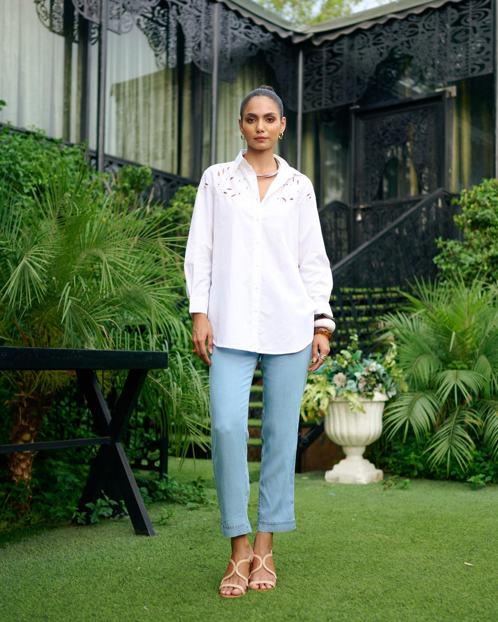 WHITE TECH COLLARED BUTTON DOWN SHIRT