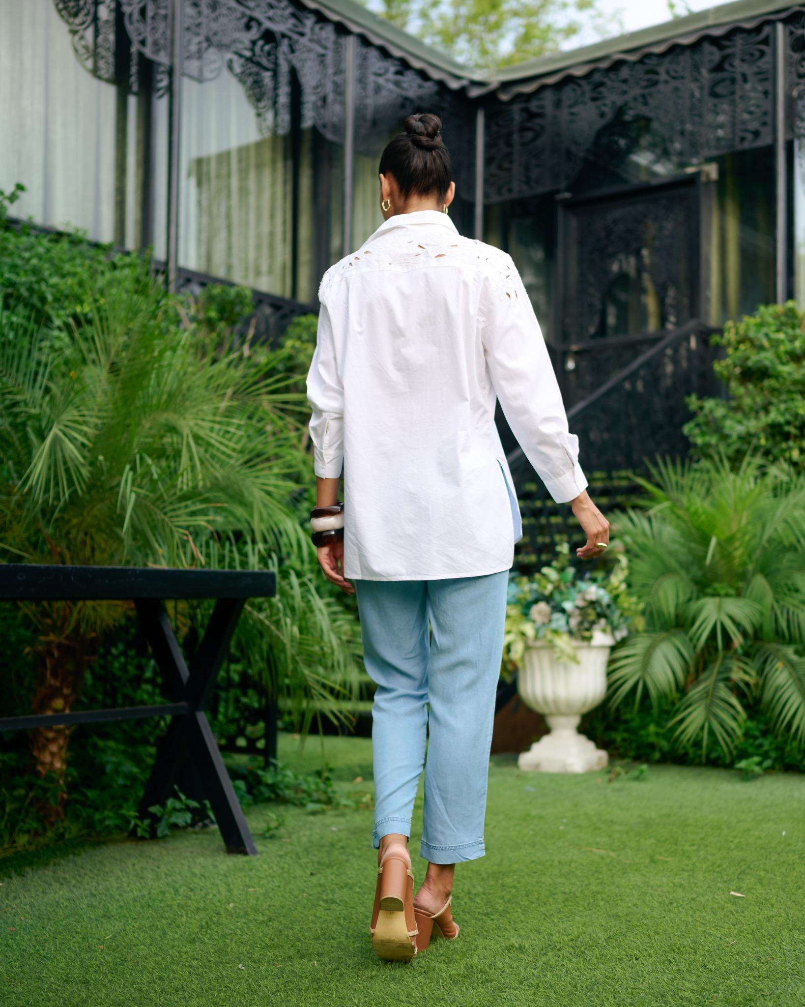 WHITE TECH COLLARED BUTTON DOWN SHIRT