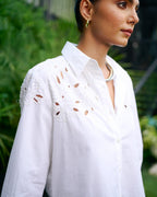 WHITE TECH COLLARED BUTTON DOWN SHIRT