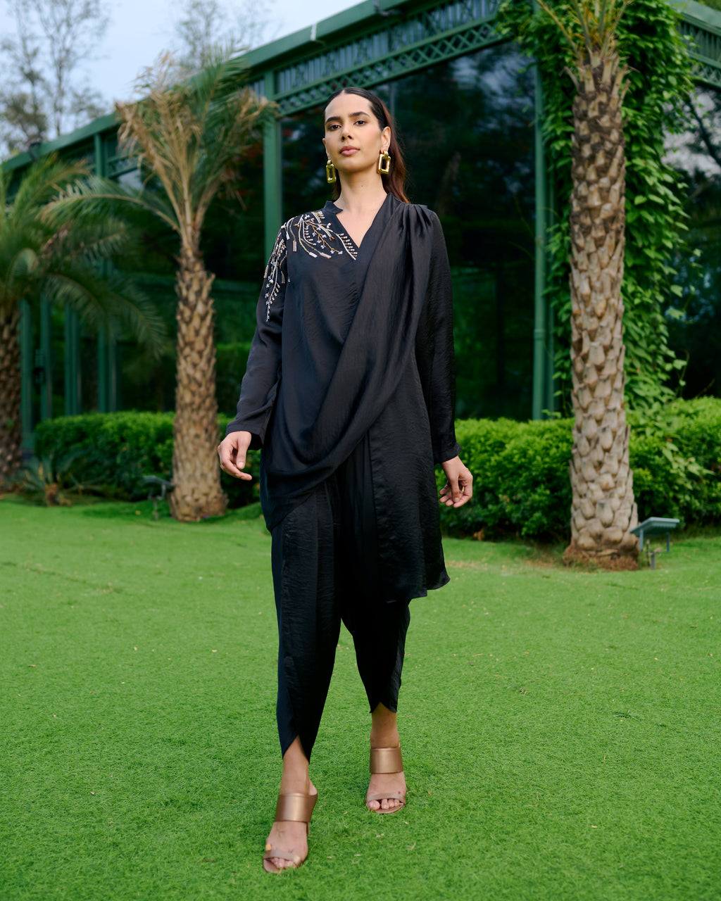 BLACK SNIPPET TOP