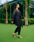 BLACK SNIPPET TOP