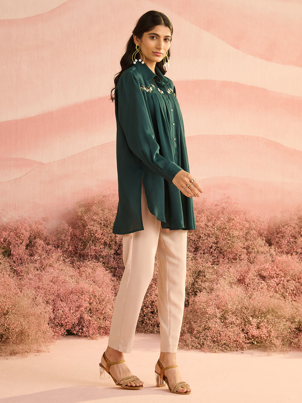 EMERALD GREEN BUGS YOKE PLEATED SHIRT