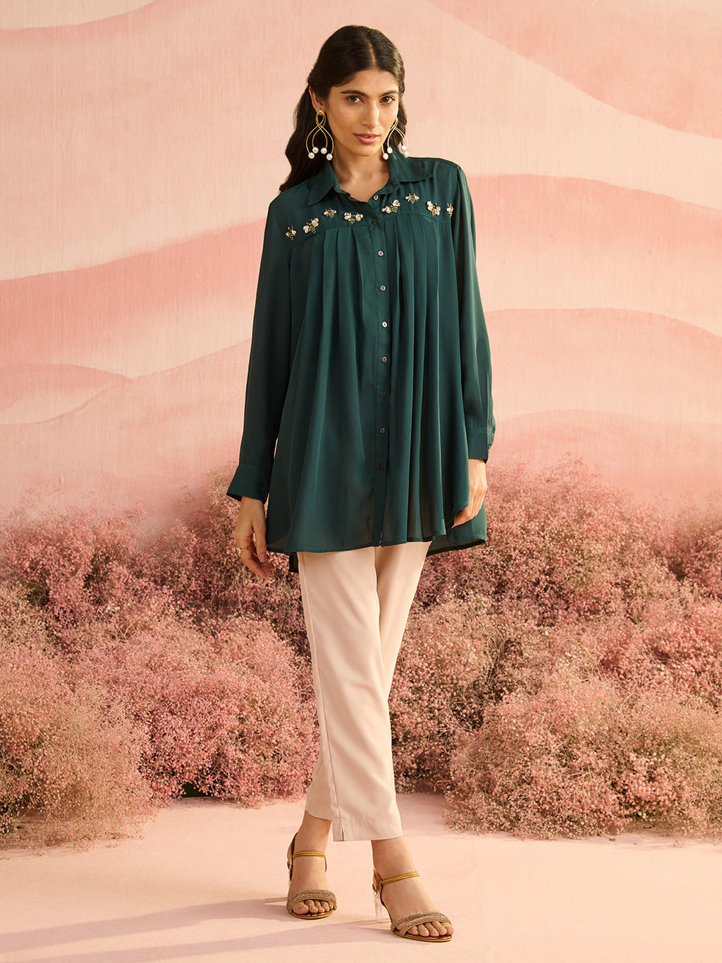 EMERALD GREEN BUGS YOKE PLEATED SHIRT