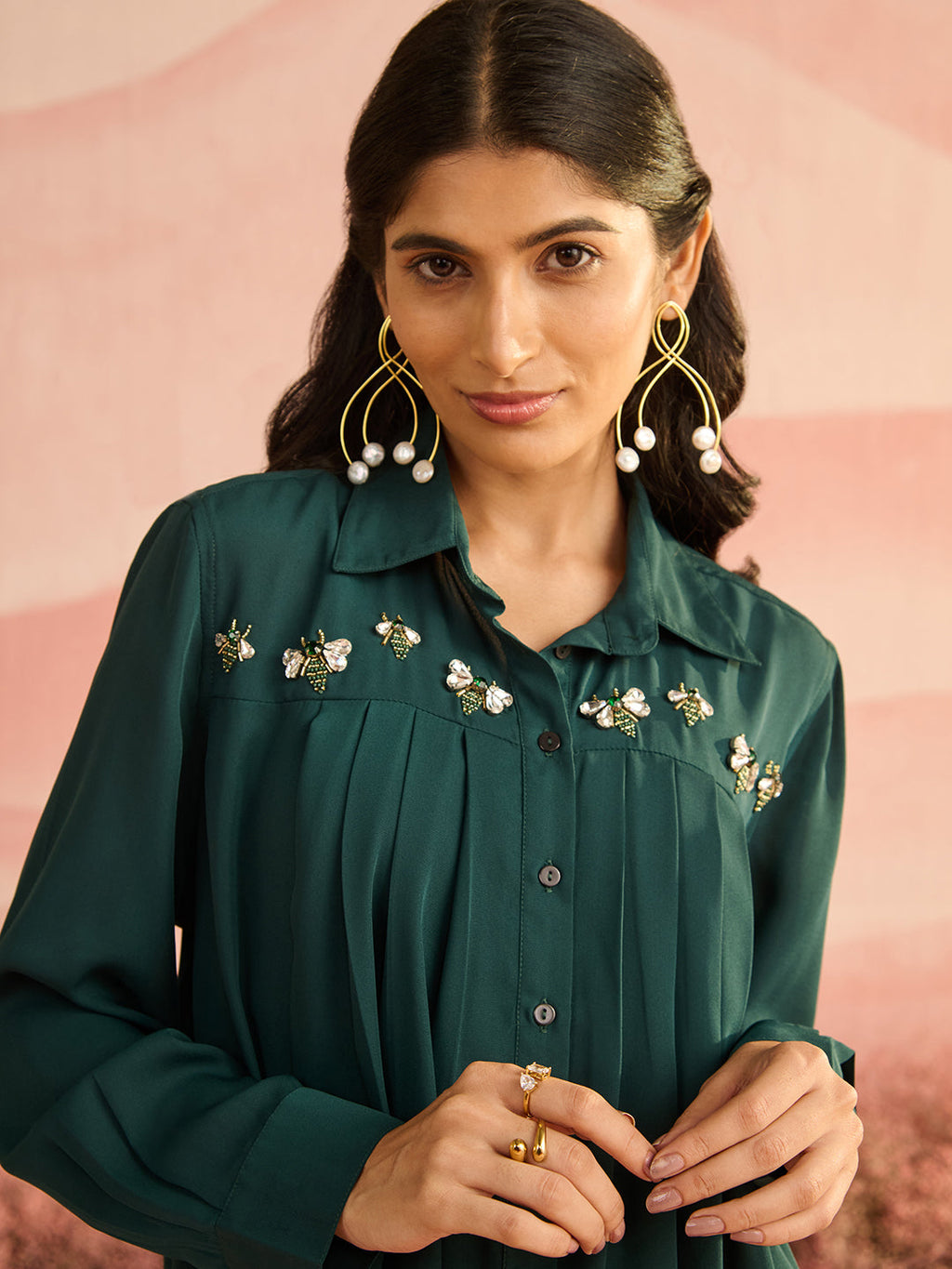 EMERALD GREEN BUGS YOKE PLEATED SHIRT