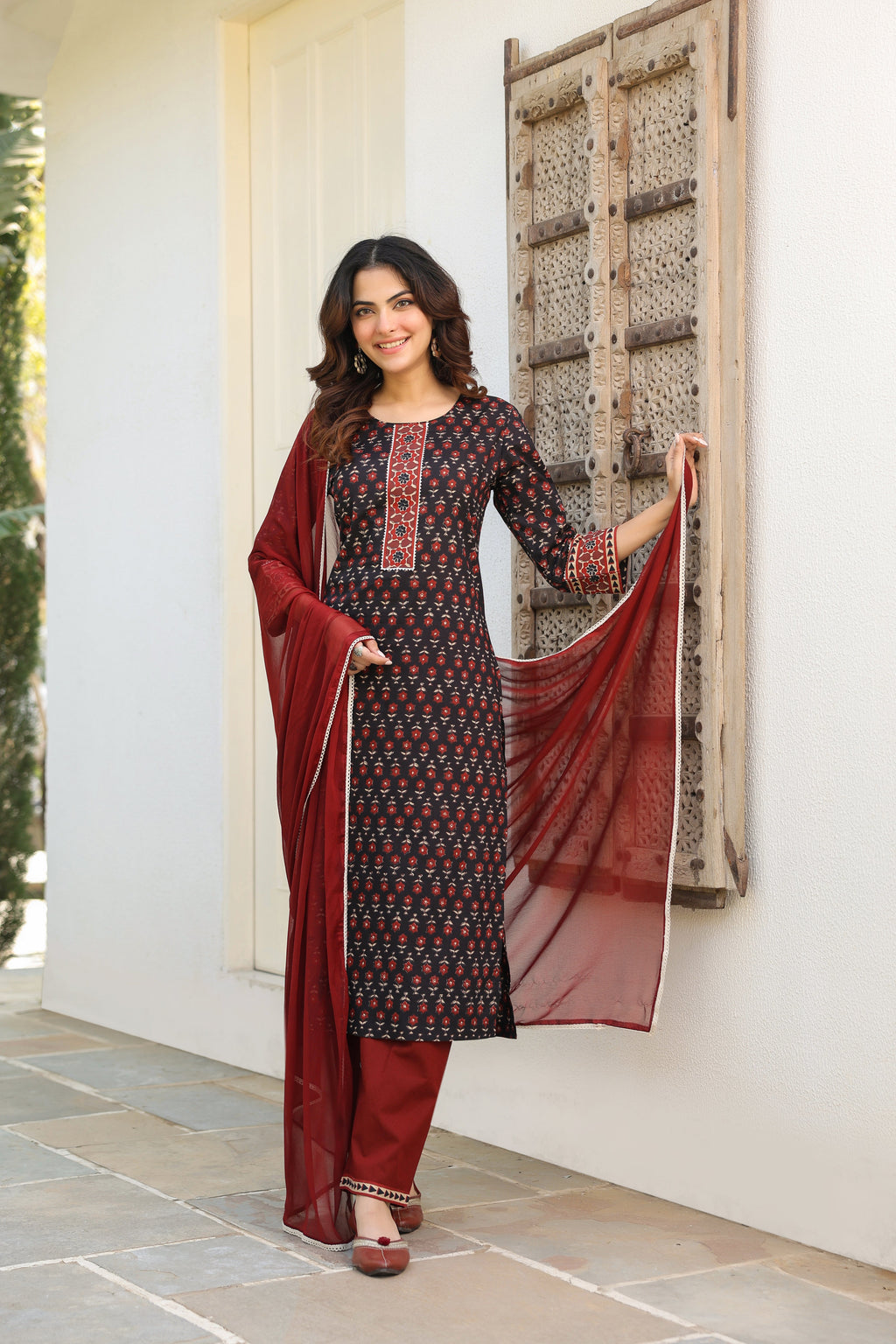 Women Ethnic Motifs Printed Regular Gotta Patti Pure Cotton Kurta with Trousers & With Dupatta