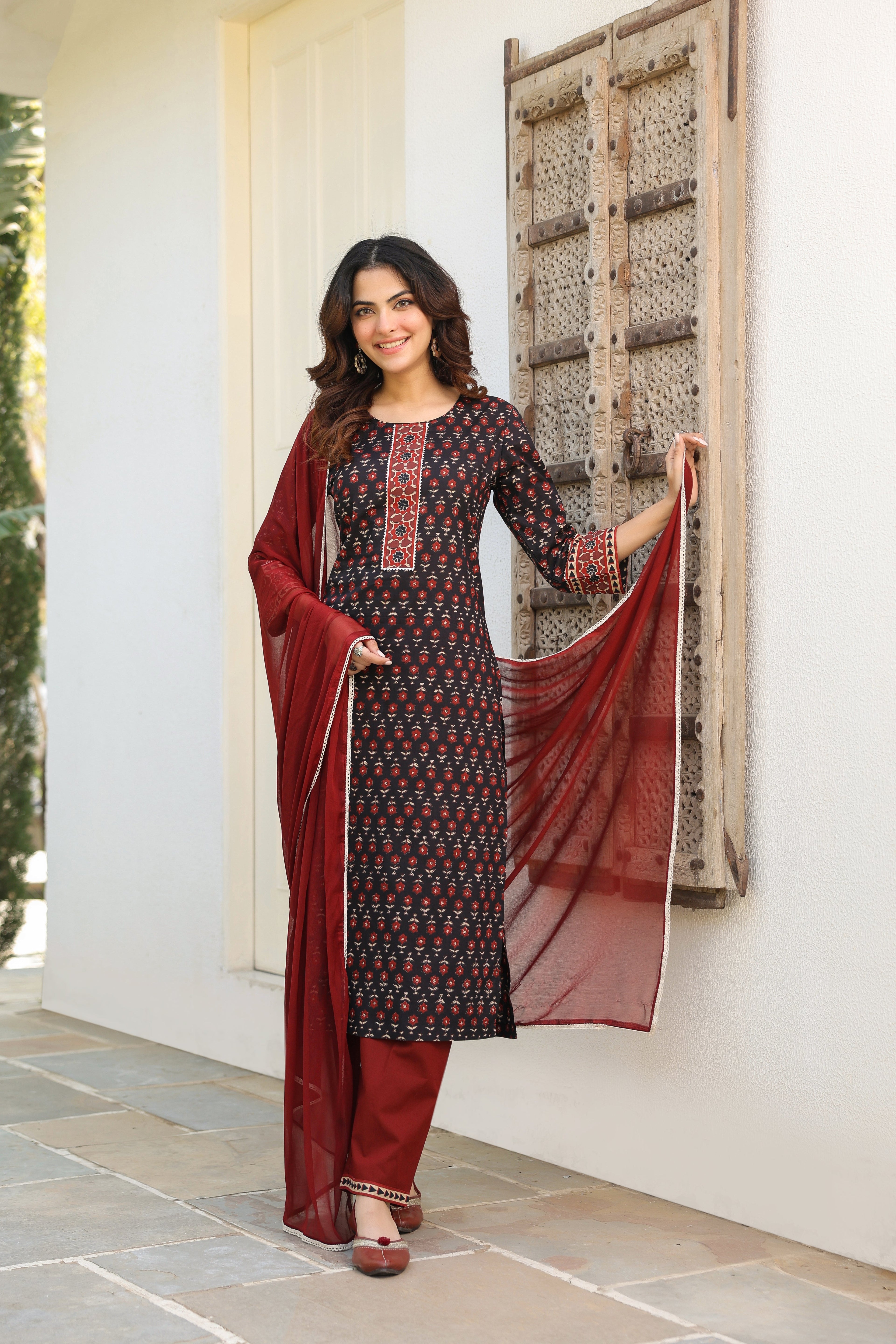Women Ethnic Motifs Printed Regular Gotta Patti Pure Cotton Kurta with Trousers & With Dupatta