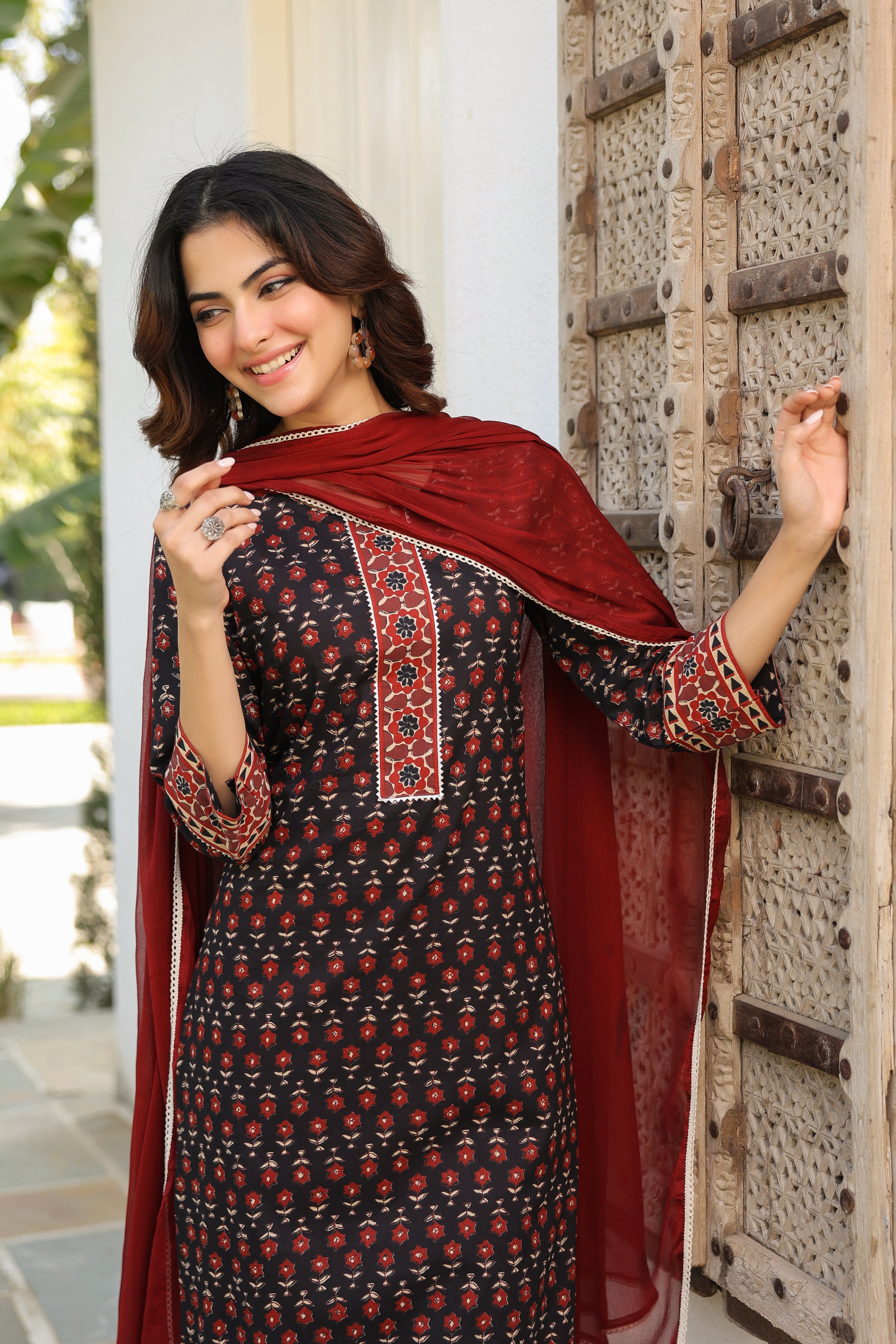 Women Ethnic Motifs Printed Regular Gotta Patti Pure Cotton Kurta with Trousers & With Dupatta