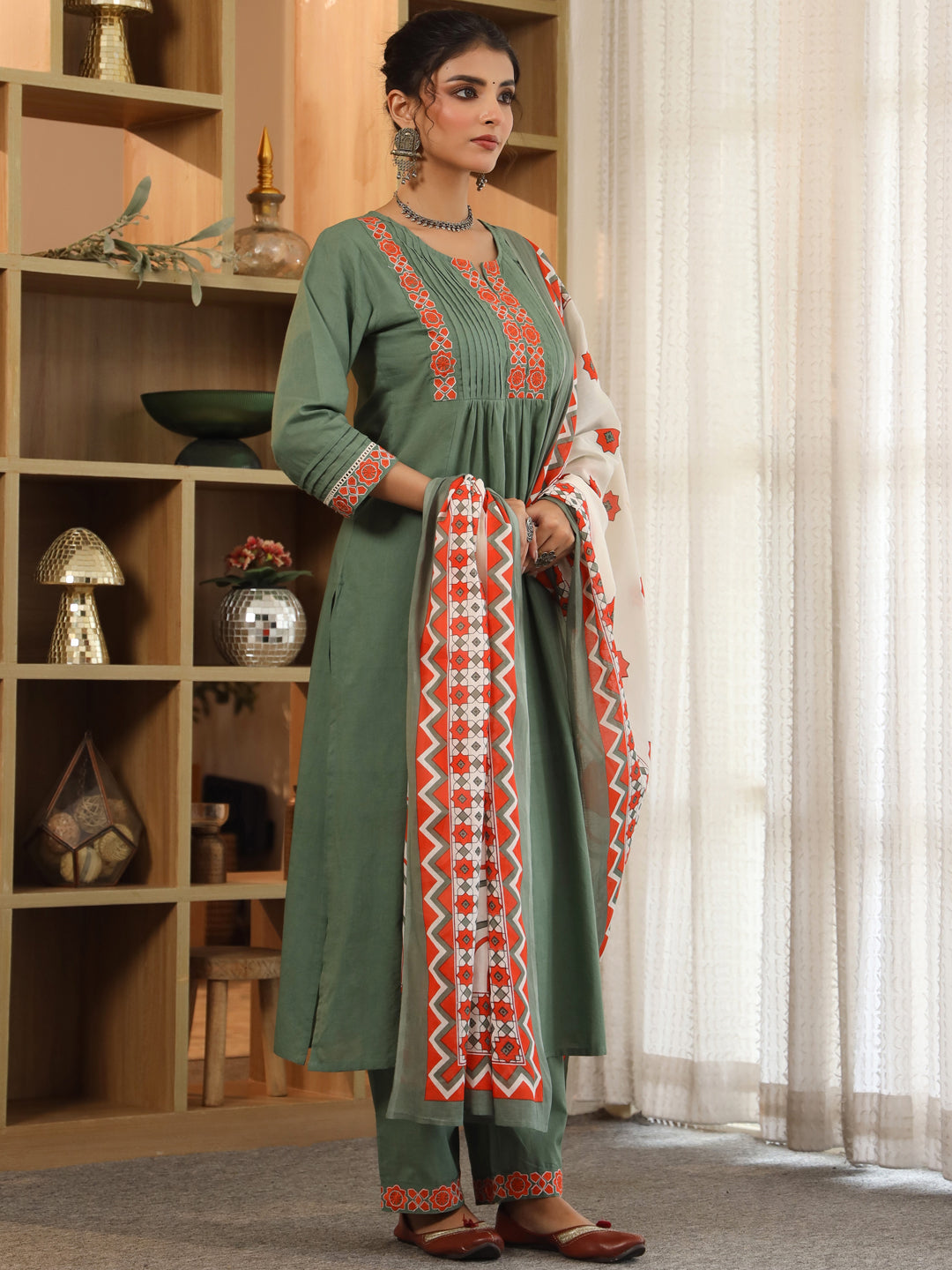 Women Ethnic Motifs Yoke Design Regular Thread Work Pure Cotton Kurta with Trousers & With Dupatta