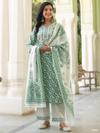 Women Printed Pure Cotton Kurta with Trousers & With Dupatta
