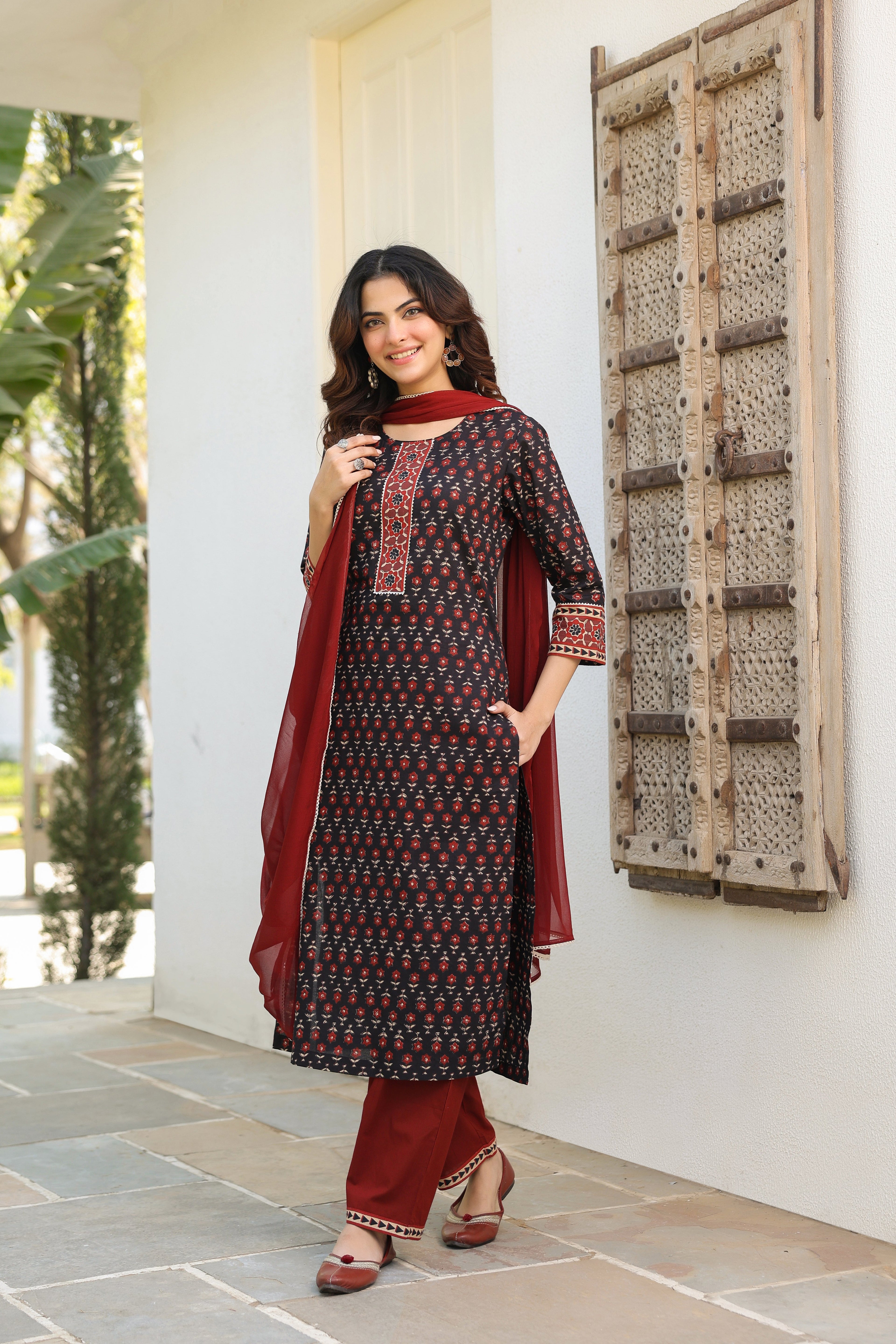 Women Ethnic Motifs Printed Regular Gotta Patti Pure Cotton Kurta with Trousers & With Dupatta