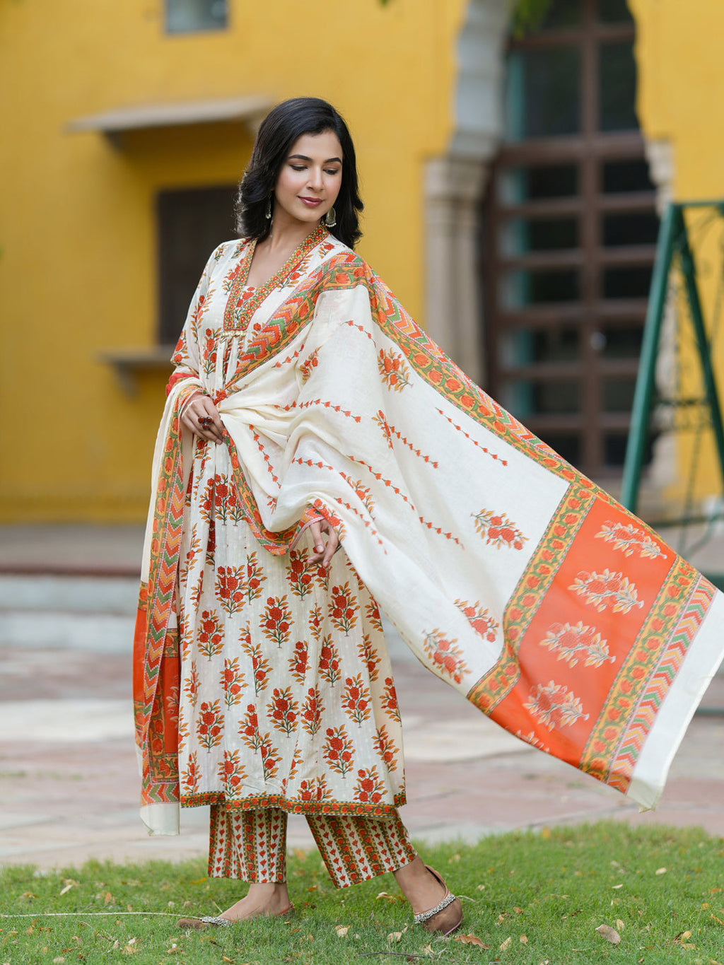 Floral Printed Thread Work Pure Cotton Kurta With Trousers & Dupatta