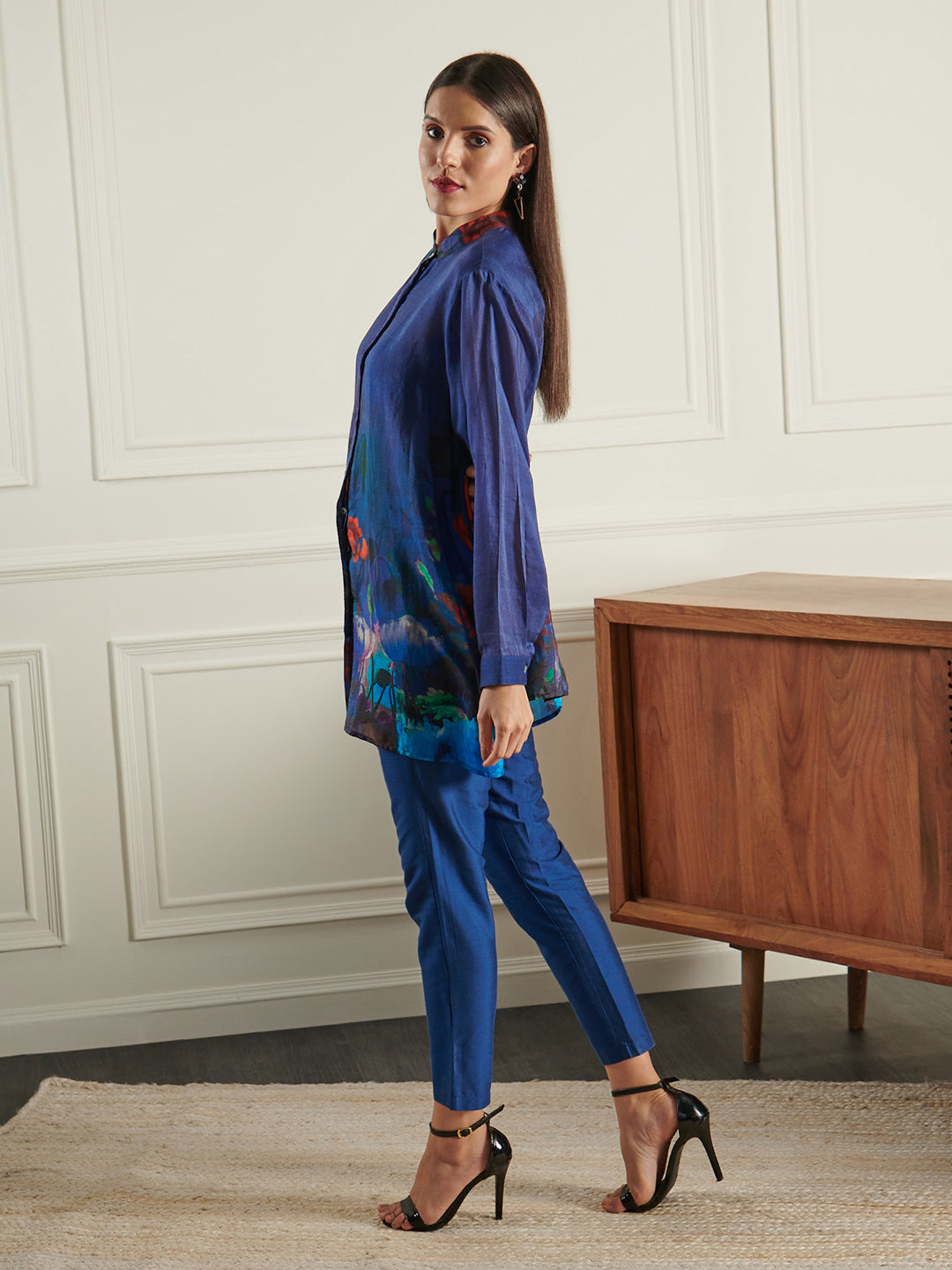 BLUE BODHI CONCEAL BUTTON SHIRT