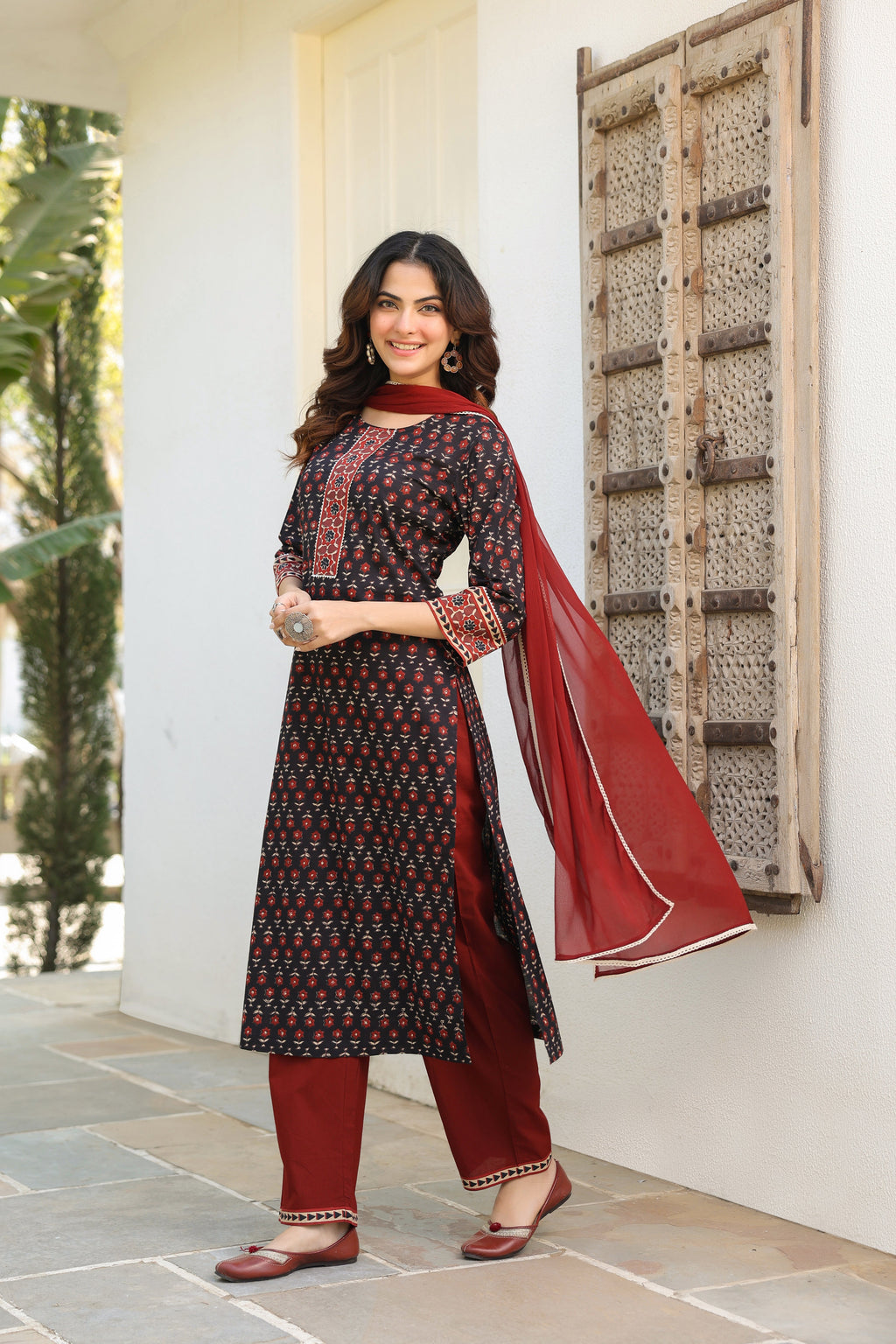 Women Ethnic Motifs Printed Regular Gotta Patti Pure Cotton Kurta with Trousers & With Dupatta