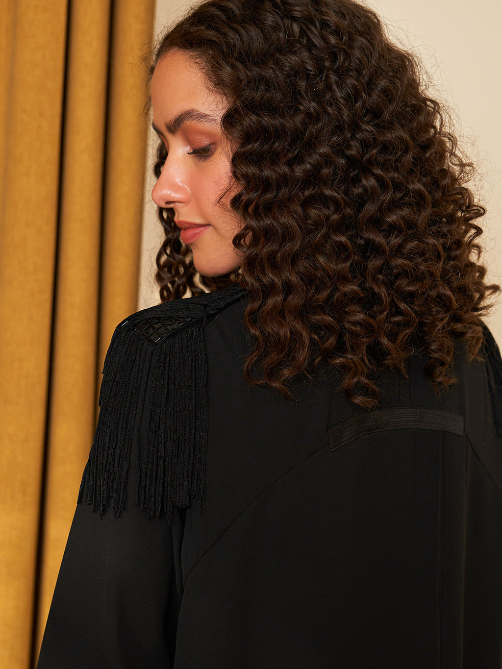 BLACK SHIFA SHOULDER TOP
