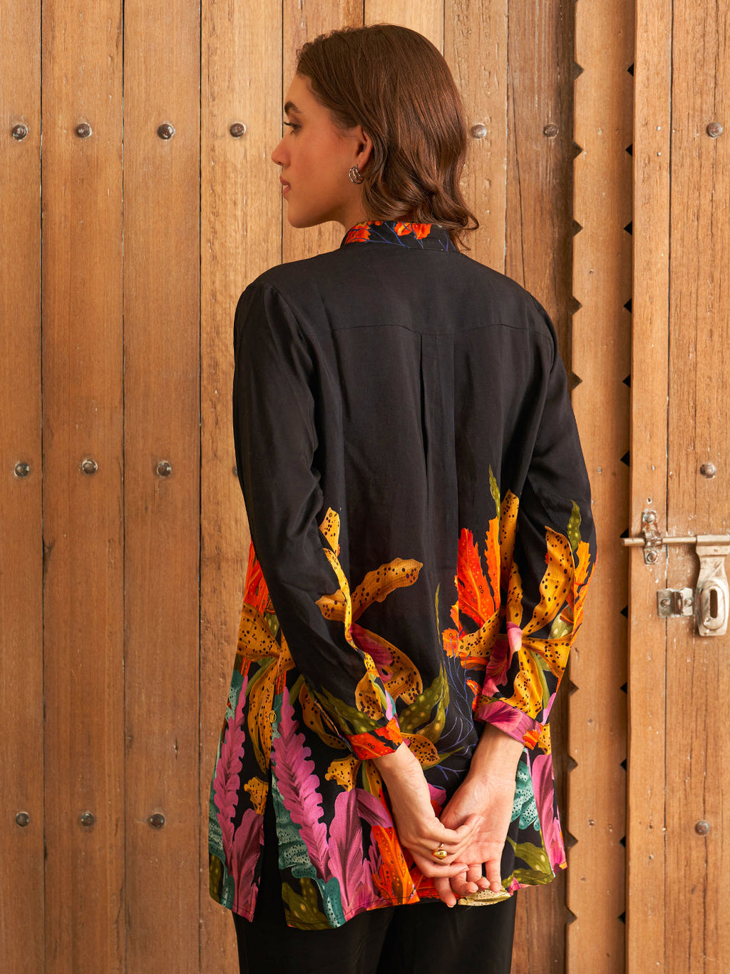 AVERY BLACK CONCEAL BUTTON SHIRT