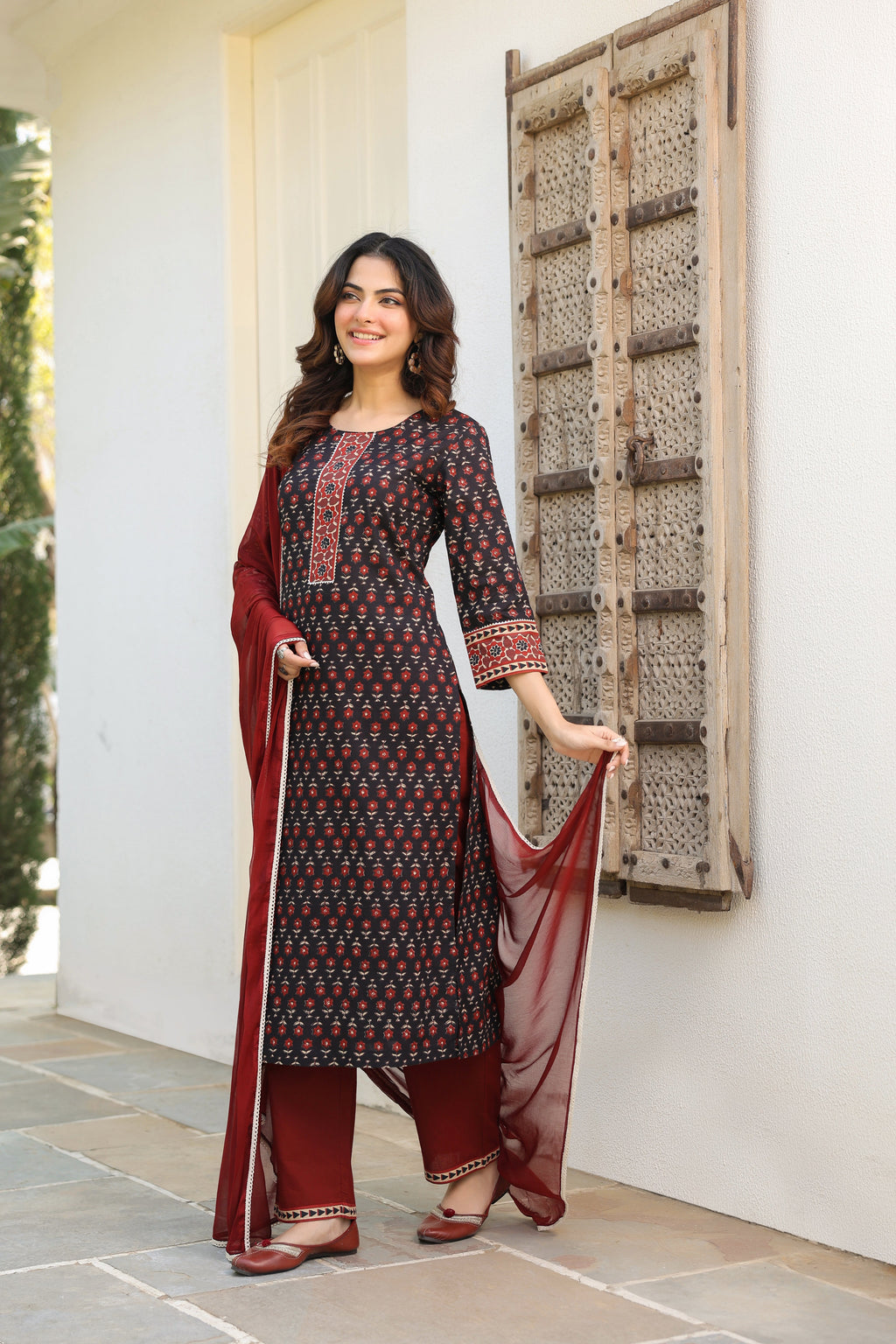 Women Ethnic Motifs Printed Regular Gotta Patti Pure Cotton Kurta with Trousers & With Dupatta