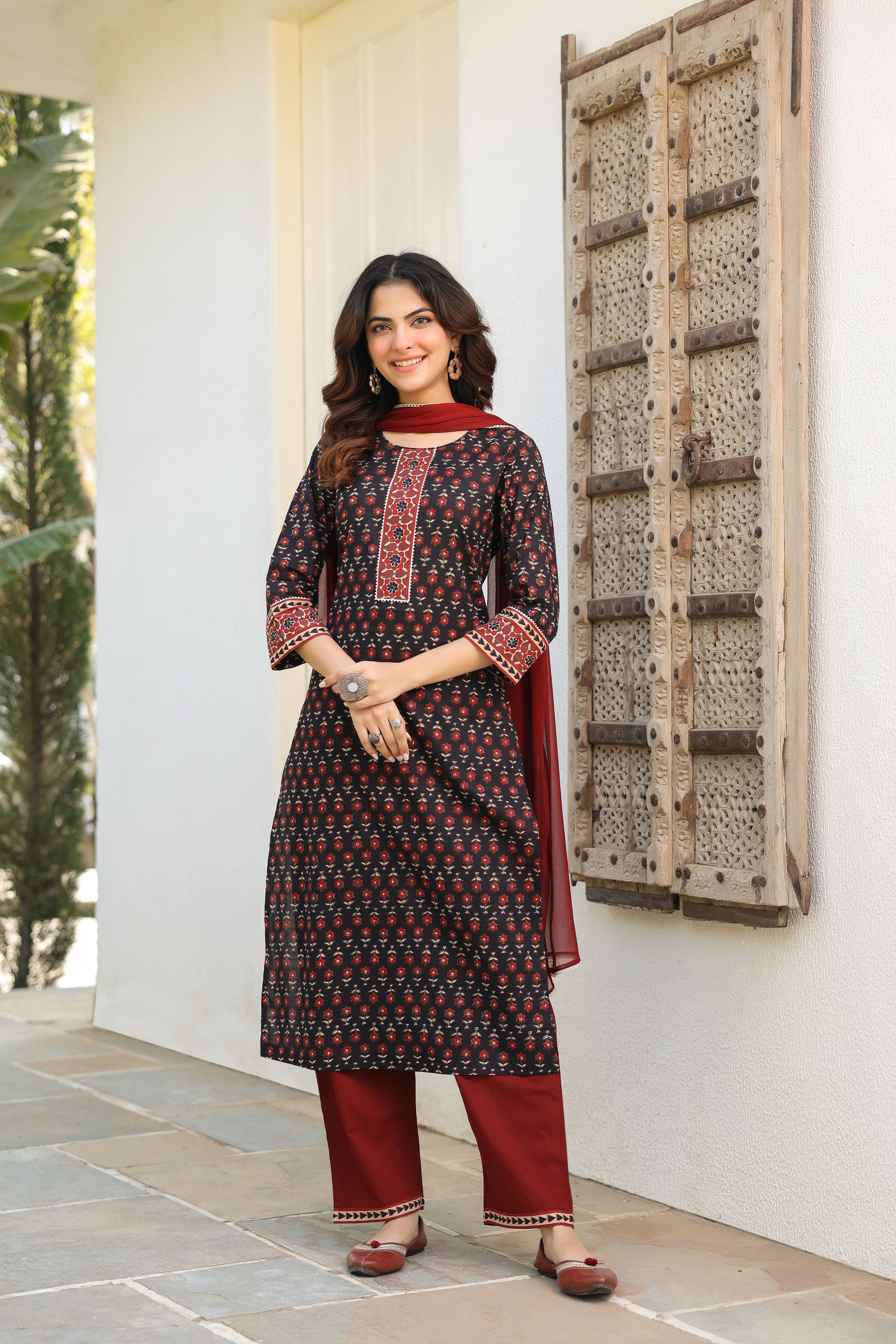 Women Ethnic Motifs Printed Regular Gotta Patti Pure Cotton Kurta with Trousers & With Dupatta