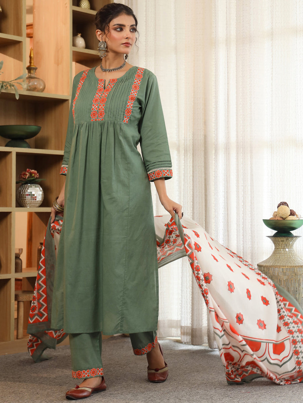 Women Ethnic Motifs Yoke Design Regular Thread Work Pure Cotton Kurta with Trousers & With Dupatta