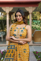 Women Ethnic Motifs Printed Regular Beads and Stones Pure Cotton Kurta with Trousers & With Dupatta