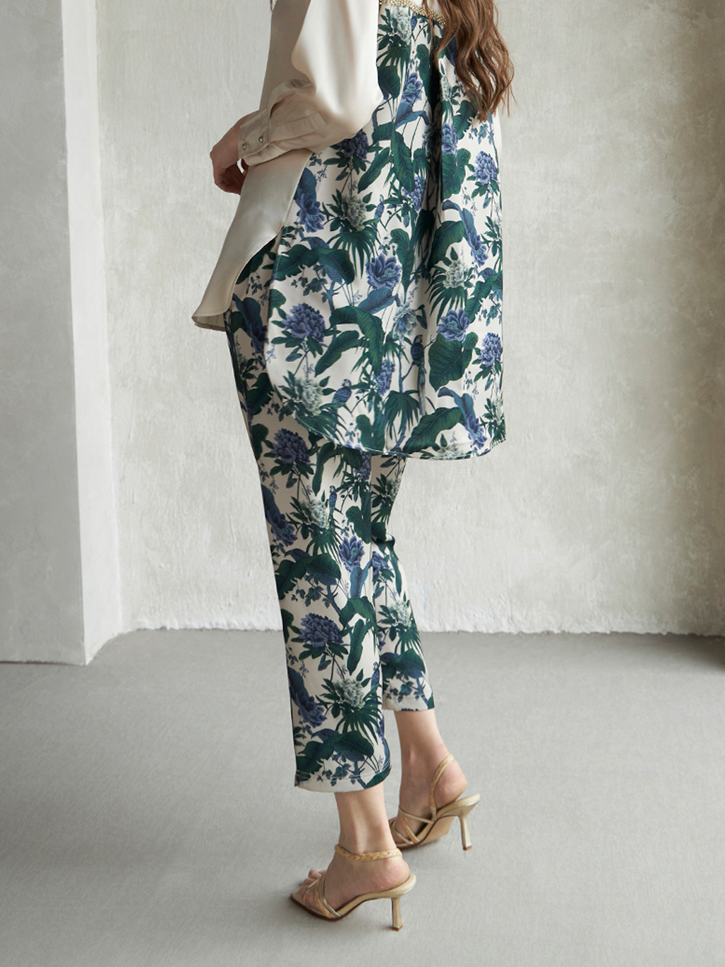 PARROT BEIGE NARROW LEG TROUSER