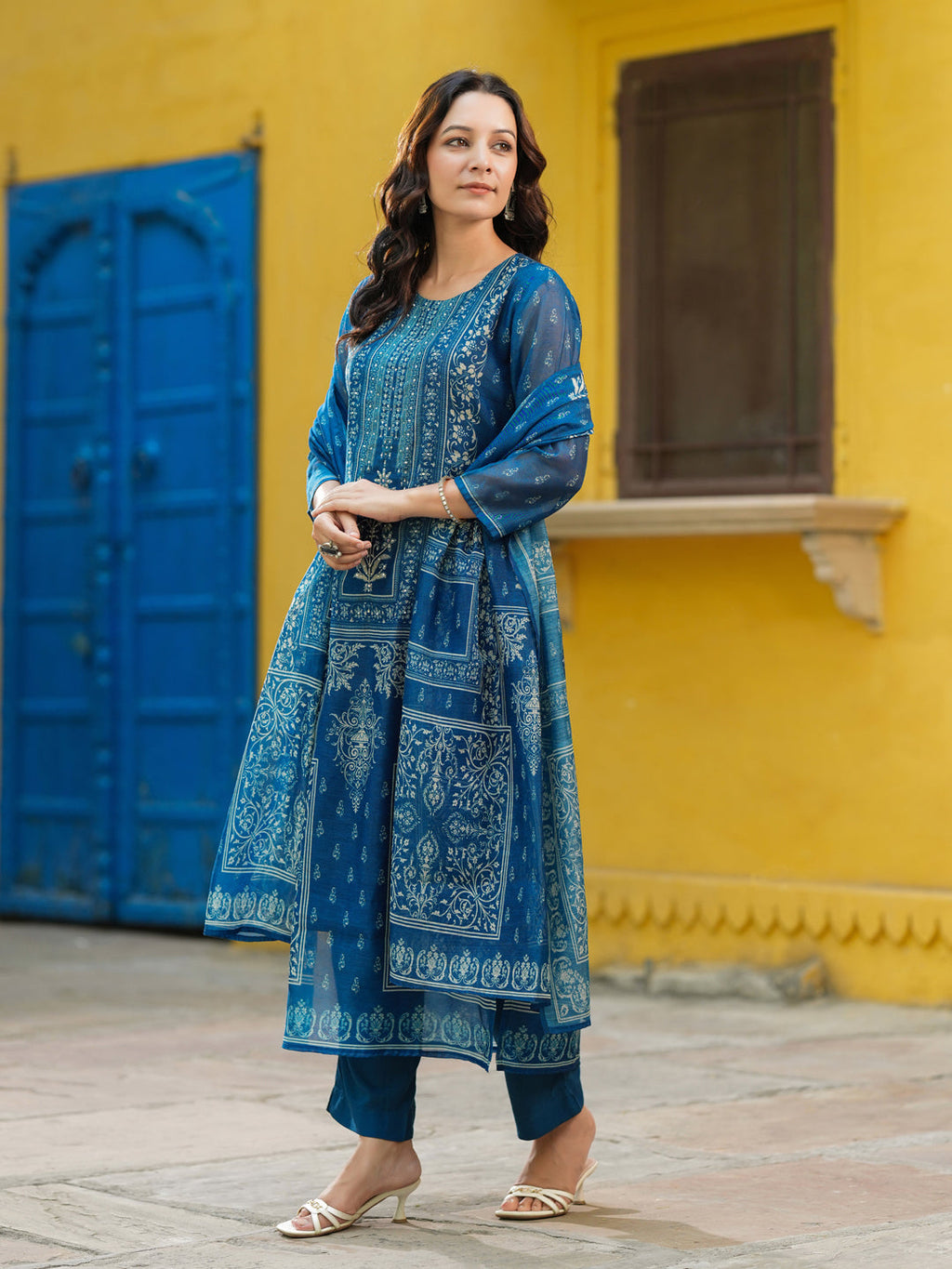Women Ethnic Motifs Printed Regular Kurta with Trousers & Dupatta